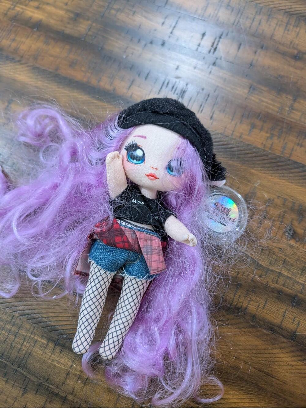 Na Na Na Surprise Minna Moody Series 1 Girl Doll NaNaNa Pink Hair Fishnet stocki